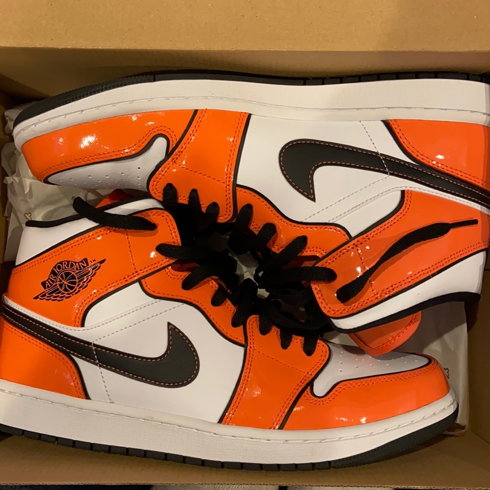 Jordan 1 mids